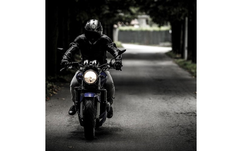 Quelle doit être la charge d'une batterie moto ? Comment la tester ?