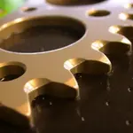 Couronne RENTHAL Ultralight™ 49 dents alu anti-boue pas 520 type 150U anodisé dur Yamaha