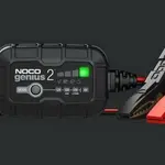 Chargeur de batterie NOCO Genius2 6/12V 2A montage avec pinces