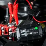 Chargeur de batterie NOCO Genius2 6/12V 2A montage avec pinces