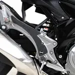 Adhésif anti-frottement R&amp;G RACING platine repose-pieds noir 2 pièces Suzuki Gladius SFV 650