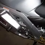 Tampons de protection R&amp;G RACING Classic (axe de bras oscillant) noir Suzuki SV650S carénée