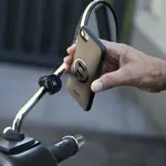 Pack complet SP-CONNECT Moto Bundle fixé sur rétroviseur Samsung S7