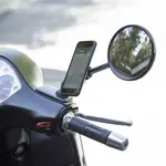 Pack complet SP-CONNECT Moto Bundle fixé sur rétroviseur iPhone 8+/7+/6S+/6+