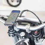 Pack complet SP-CONNECT Moto Bundle fixé sur guidon iPhone 8+/7+/6S+/6+