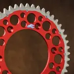 Couronne RENTHAL Twinring® 50 dents Ultra-light anti-boue anodisé dur pas 520 type 1540 rouge