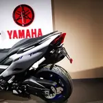 Support de plaque V PARTS noir Yamaha T-Max 560