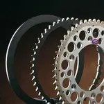 Couronne RENTHAL Twinring® 50 dents Ultra-light anti-boue anodisé dur pas 520 type 1500 bleu Yamaha