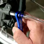 Mini purgeur de frein MOTION PRO 10mm avec clapet anti-retour et durite intégrée