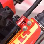 Guide durite de frein avant SCAR rouge